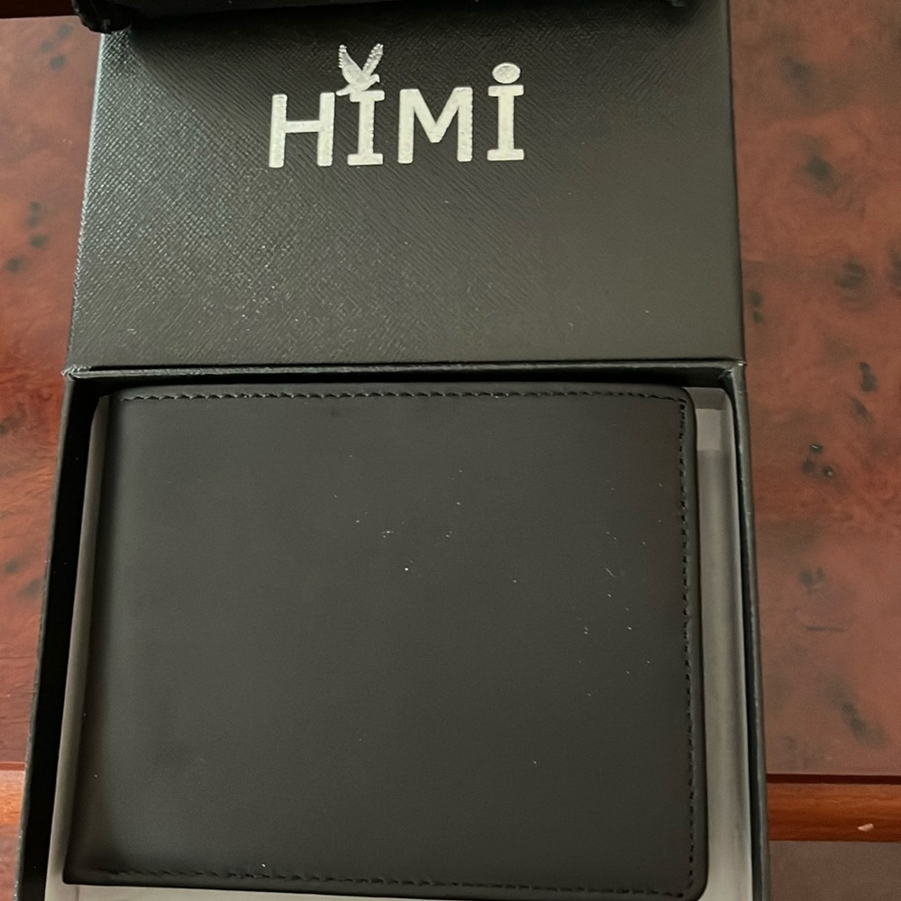 Men’s black leather bifold wallet new without tags never used